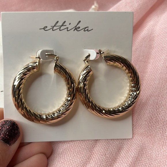 Ettika croissant swirled gold thick hoop earrings brand new - Picture 3 of 11